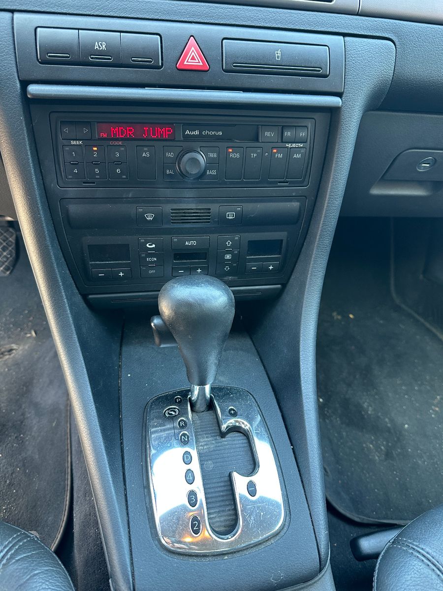 Fahrzeugabbildung Audi A6 2.4 multitronic 163 PS HU neu Leder SH 1.Hand