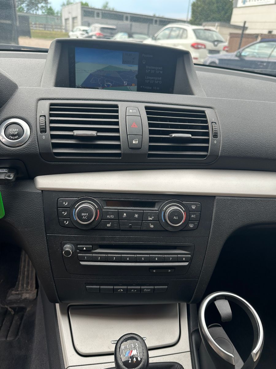 Fahrzeugabbildung BMW 118i Cabrio 143 PS Tüv neu Leder Navi 1.Hand