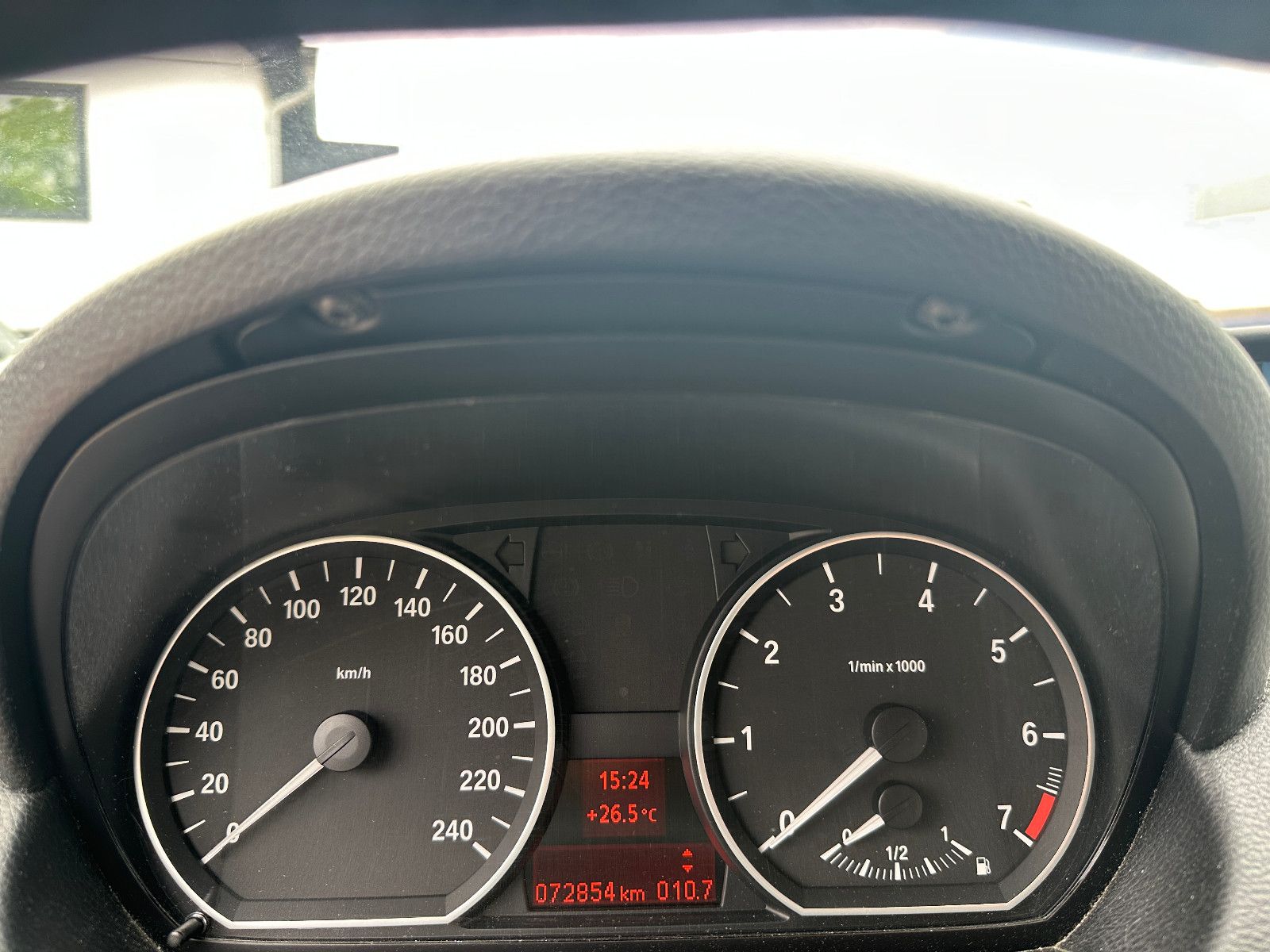 Fahrzeugabbildung BMW 118i Cabrio 143 PS Tüv neu Leder Navi 1.Hand