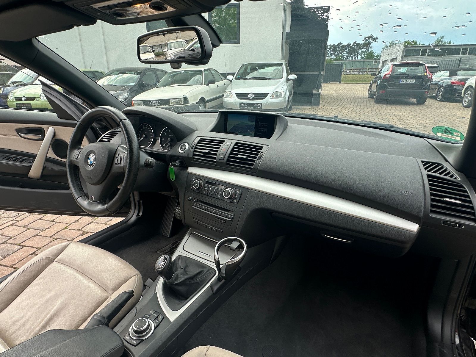 Fahrzeugabbildung BMW 118i Cabrio 143 PS Tüv neu Leder Navi 1.Hand