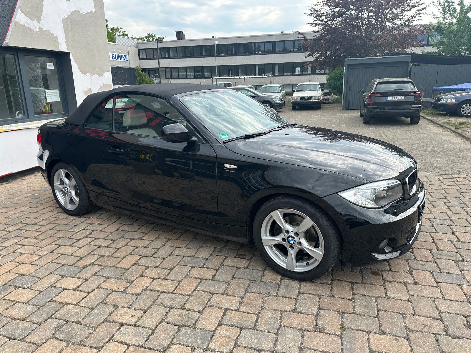 Fahrzeugabbildung BMW 118i Cabrio 143 PS Tüv neu Leder Navi 1.Hand