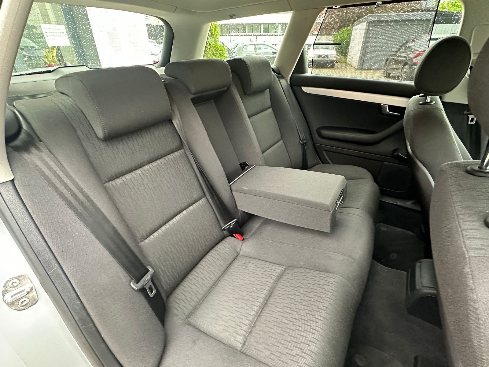Fahrzeugabbildung Audi A4 Avant 1.8 T quattro HU neu AHK Bi Xenon