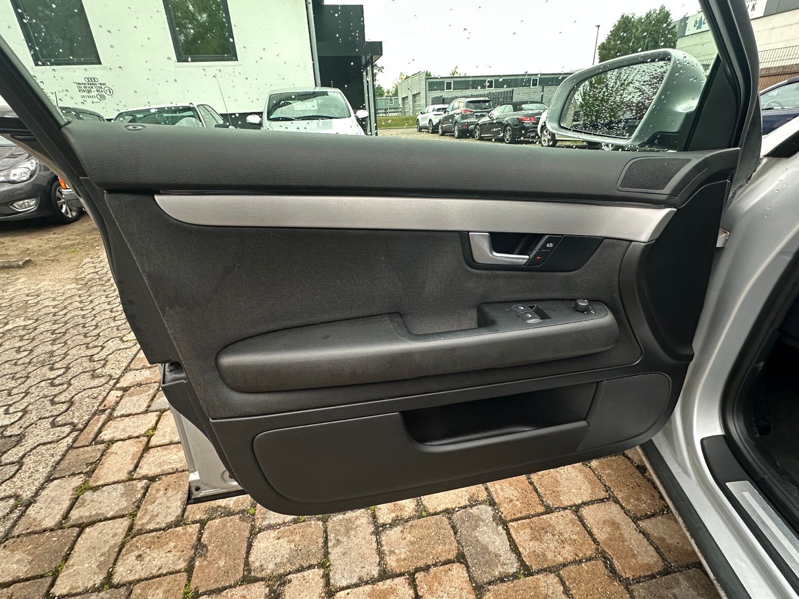 Fahrzeugabbildung Audi A4 Avant 1.8 T quattro HU neu AHK Bi Xenon