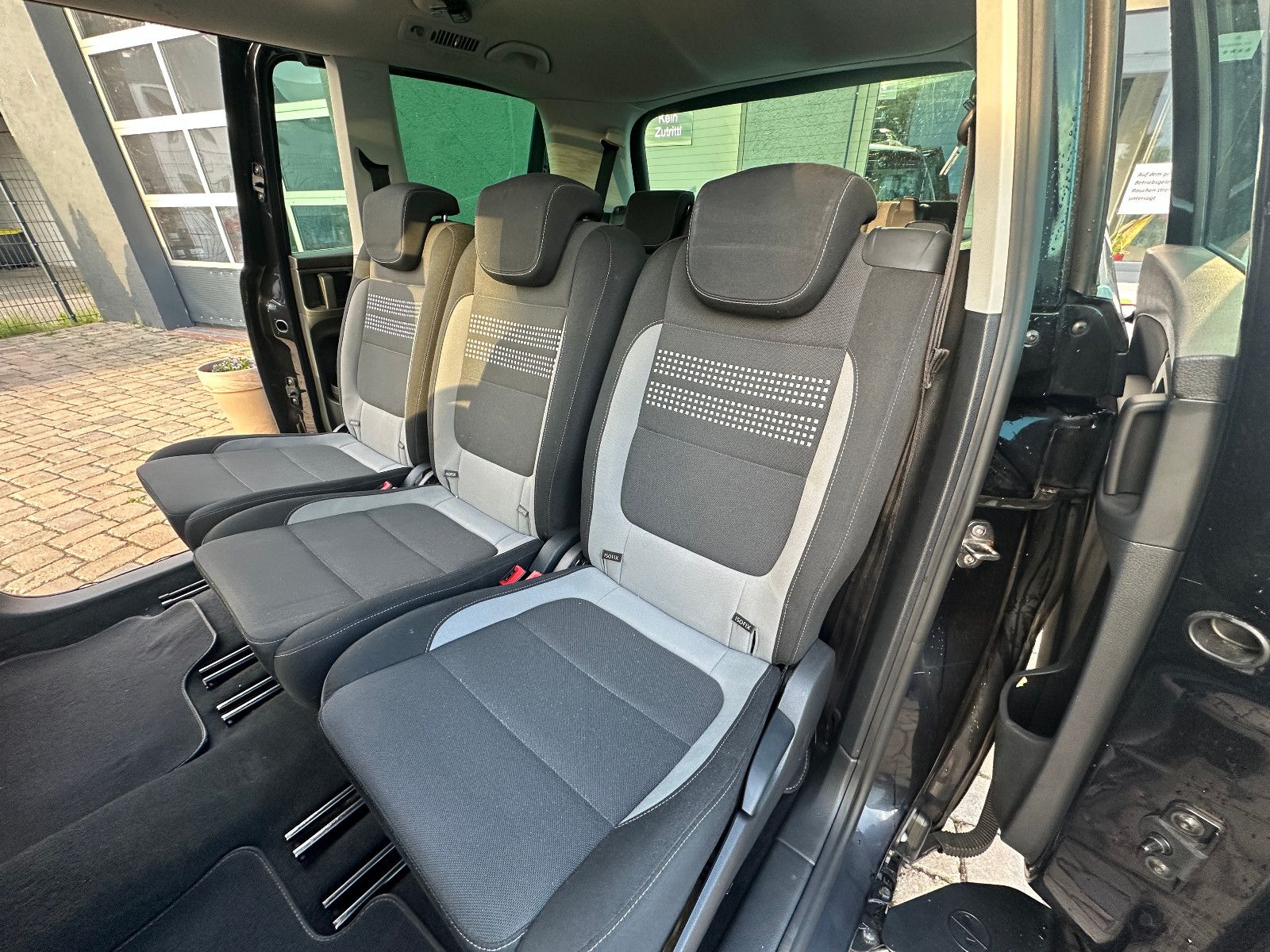 Fahrzeugabbildung Volkswagen Sharan Life 2.0 177 PS HU neu Pano AHK Navi SH