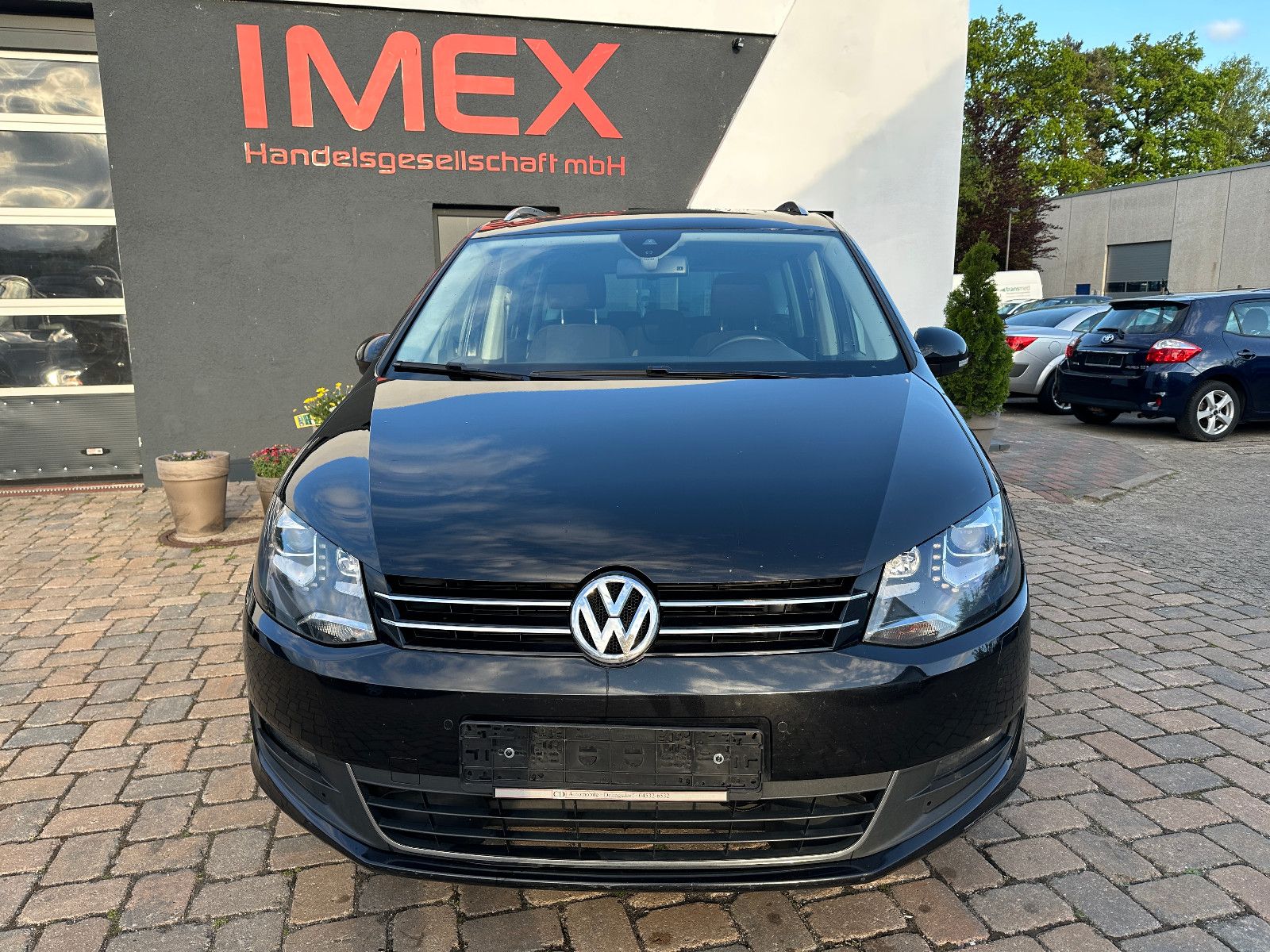 Fahrzeugabbildung Volkswagen Sharan Life 2.0 177 PS HU neu Pano AHK Navi SH