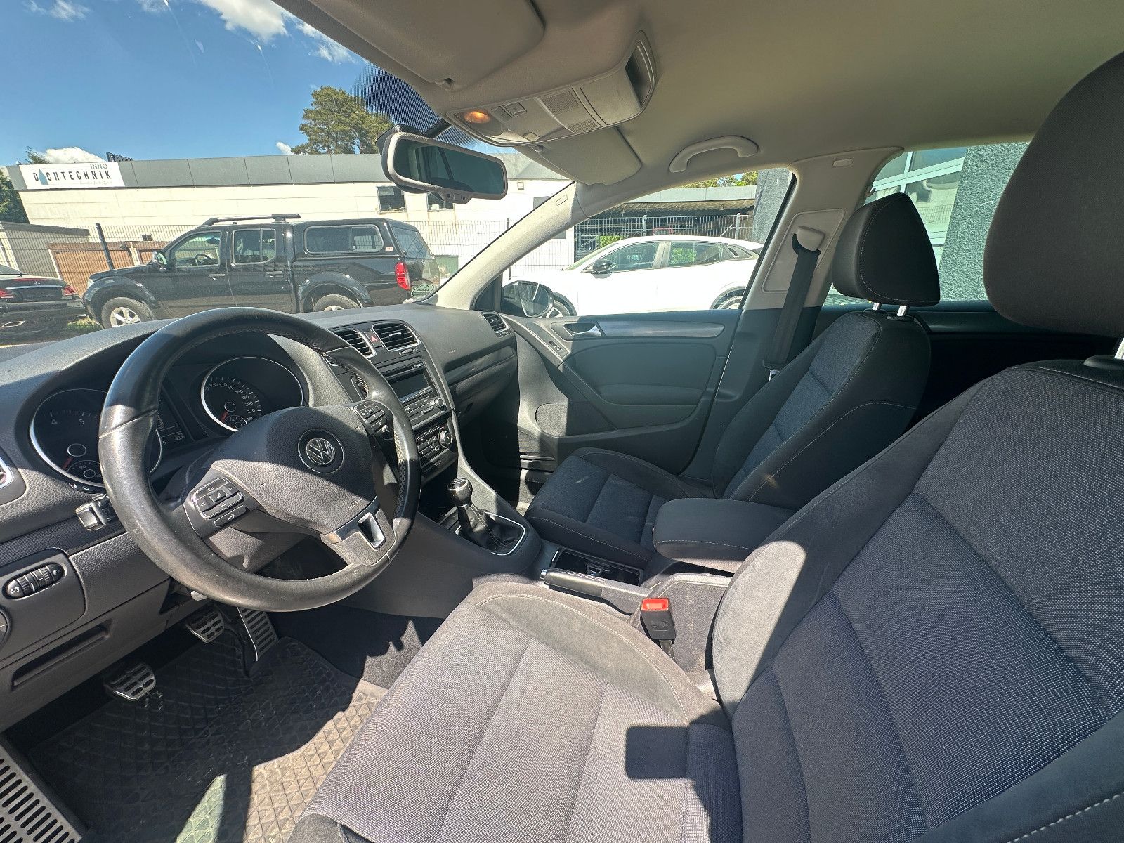Fahrzeugabbildung Volkswagen Golf VI Style 1.2 105 PS HU Standh. PDC SH A/W