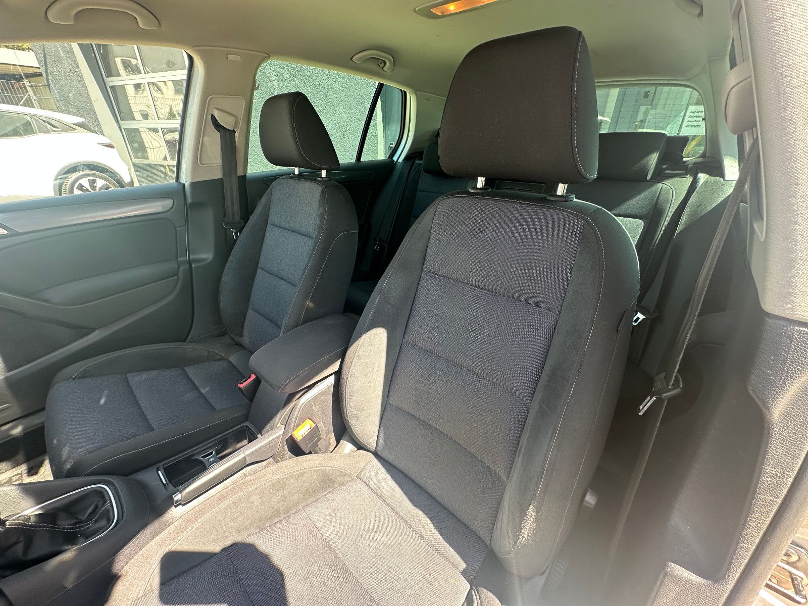 Fahrzeugabbildung Volkswagen Golf VI Style 1.2 105 PS HU Standh. PDC SH A/W