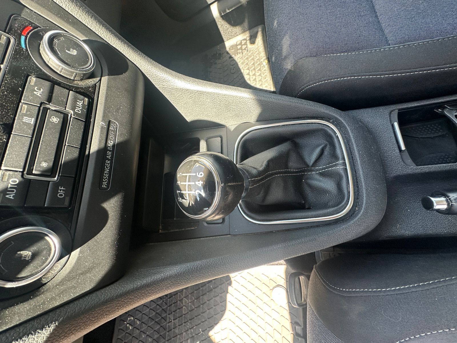 Fahrzeugabbildung Volkswagen Golf VI Style 1.2 105 PS HU Standh. PDC SH A/W