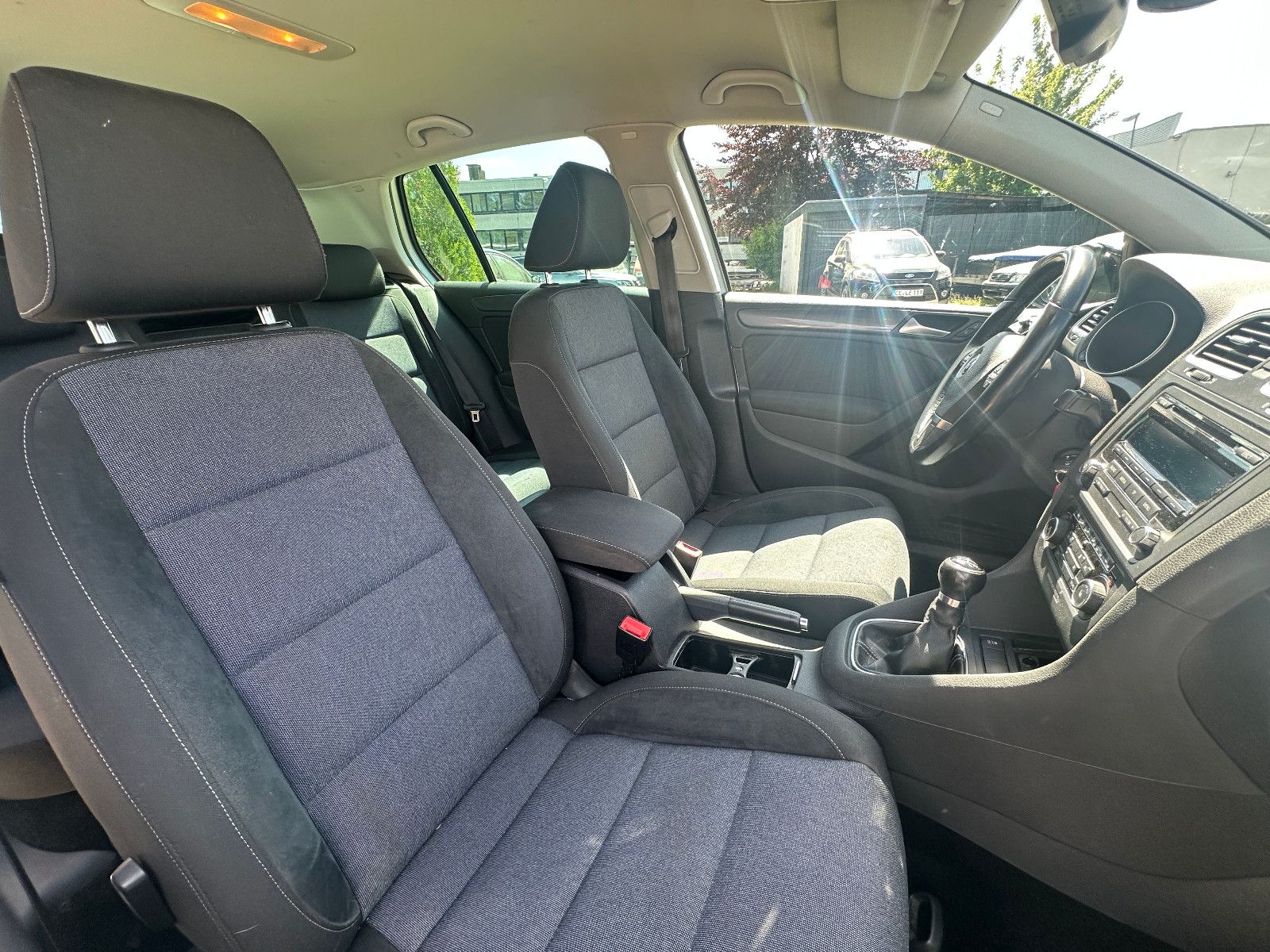 Fahrzeugabbildung Volkswagen Golf VI Style 1.2 105 PS HU Standh. PDC SH A/W
