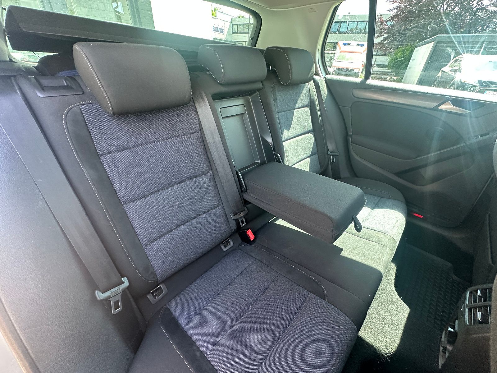 Fahrzeugabbildung Volkswagen Golf VI Style 1.2 105 PS HU Standh. PDC SH A/W