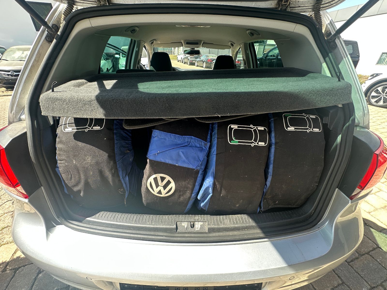 Fahrzeugabbildung Volkswagen Golf VI Style 1.2 105 PS HU Standh. PDC SH A/W