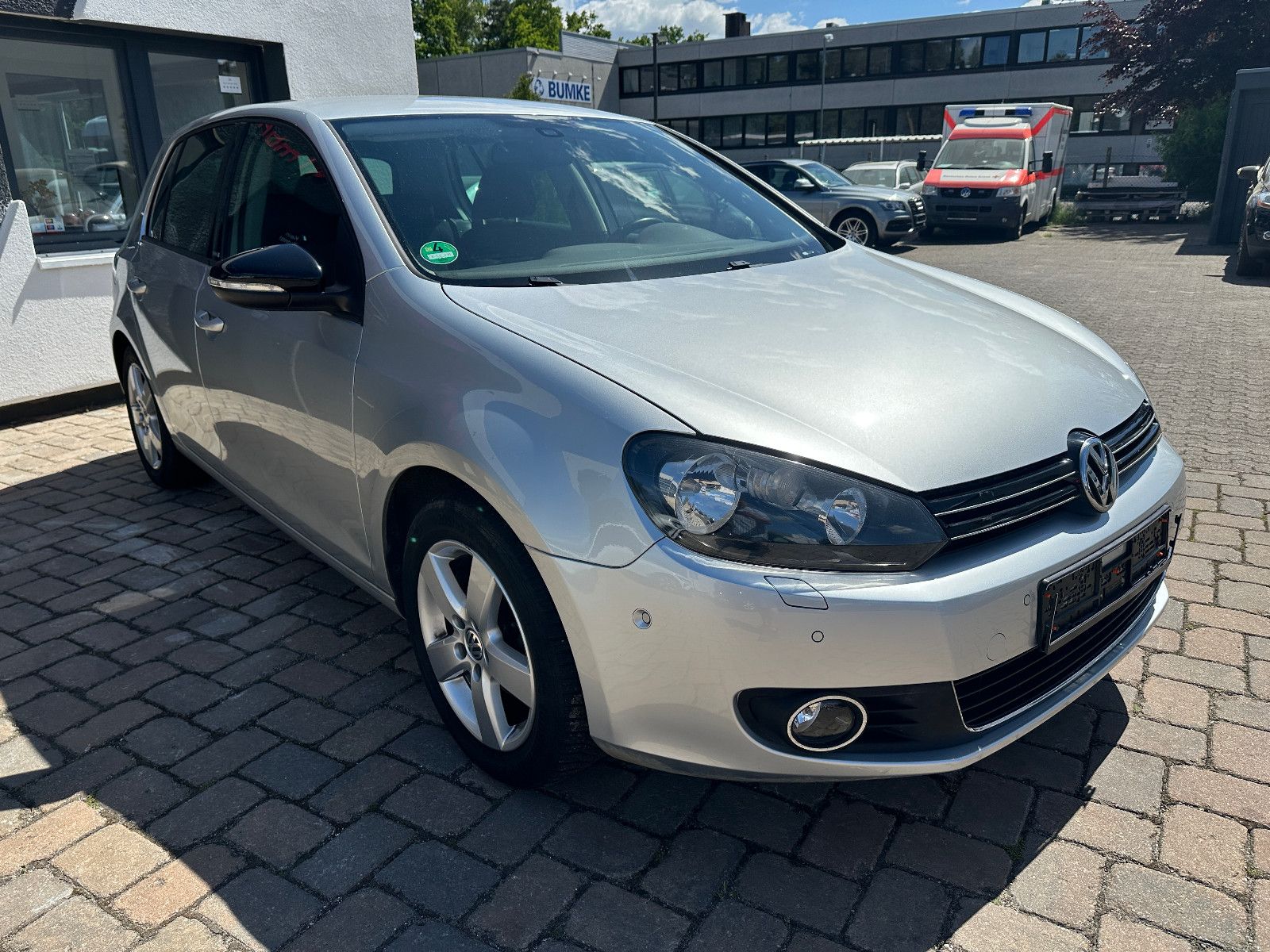 Fahrzeugabbildung Volkswagen Golf VI Style 1.2 105 PS HU Standh. PDC SH A/W