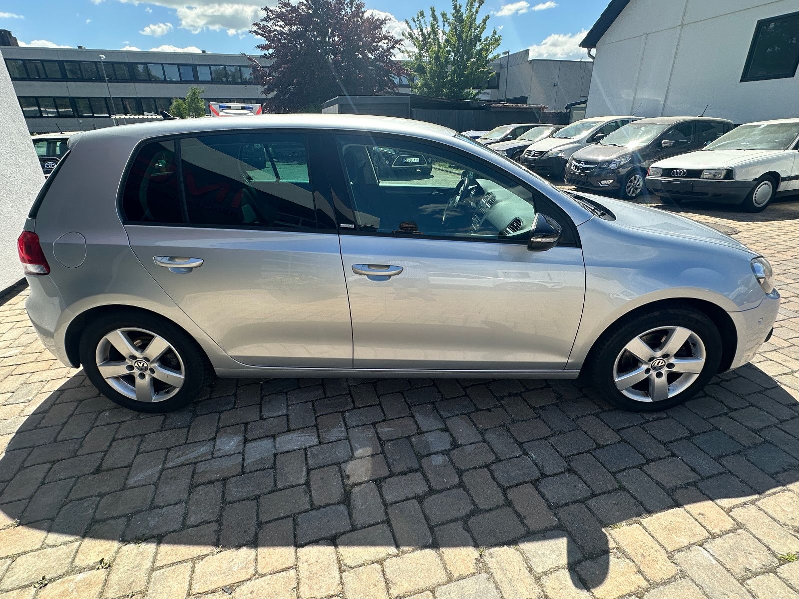 Fahrzeugabbildung Volkswagen Golf VI Style 1.2 105 PS HU Standh. PDC SH A/W