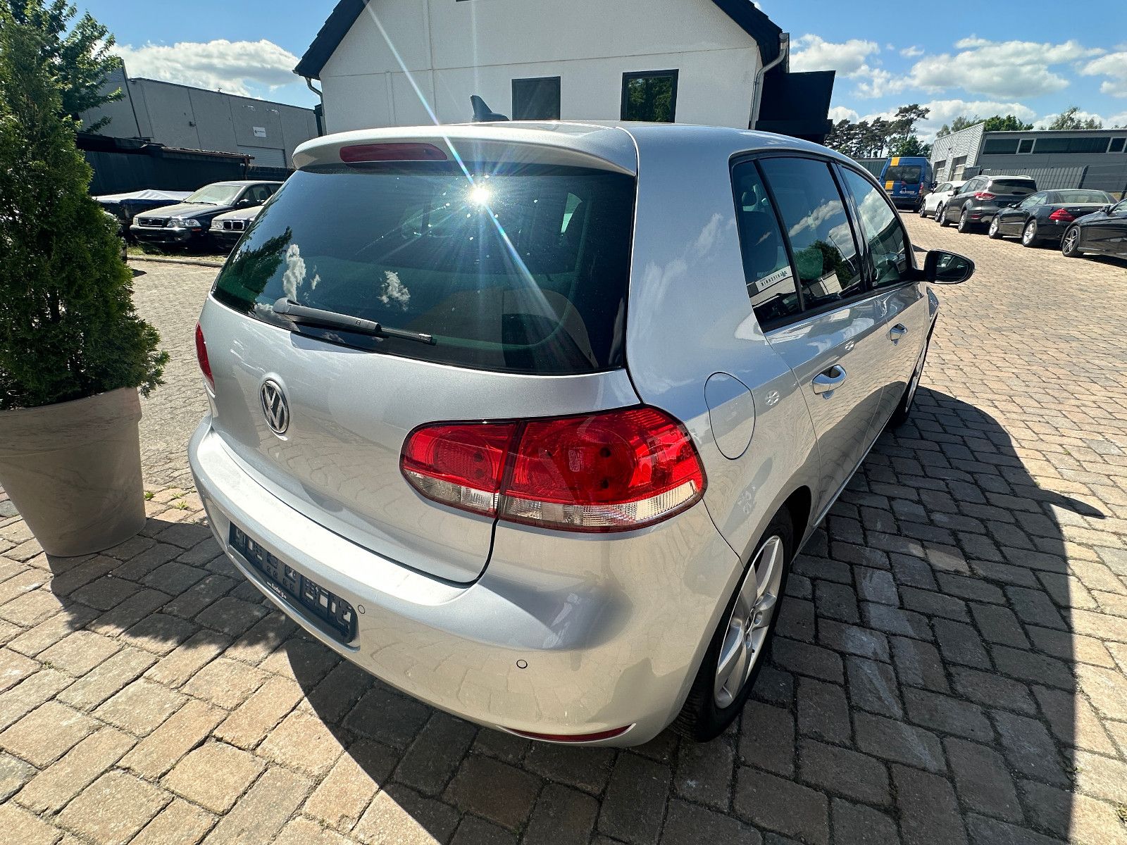 Fahrzeugabbildung Volkswagen Golf VI Style 1.2 105 PS HU Standh. PDC SH A/W