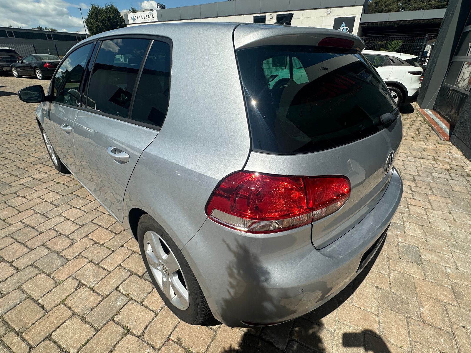 Fahrzeugabbildung Volkswagen Golf VI Style 1.2 105 PS HU Standh. PDC SH A/W