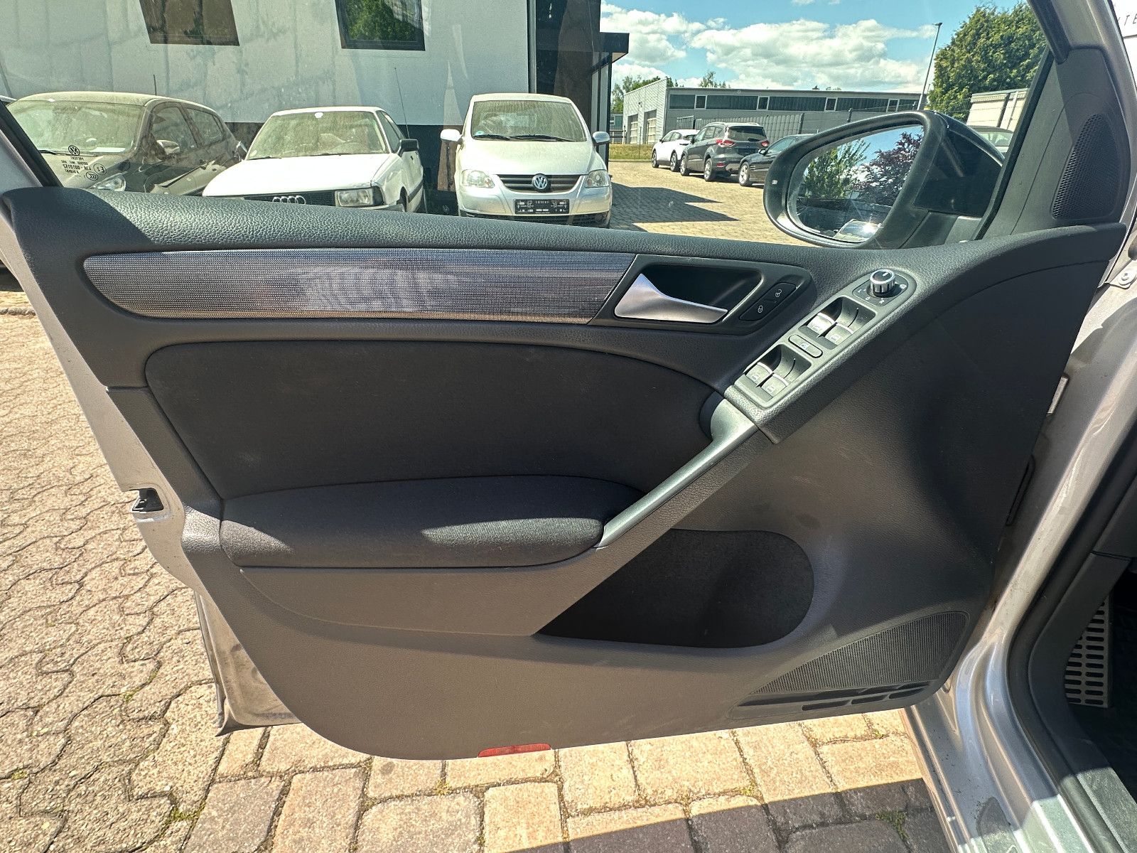 Fahrzeugabbildung Volkswagen Golf VI Style 1.2 105 PS HU Standh. PDC SH A/W