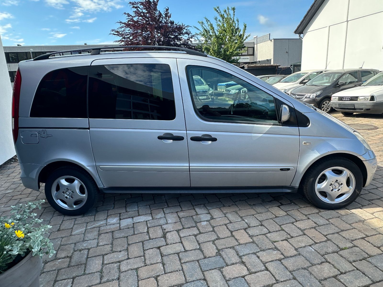 Fahrzeugabbildung Mercedes-Benz Vaneo Compact Van 1.7 CDI HU neu Klima Navi