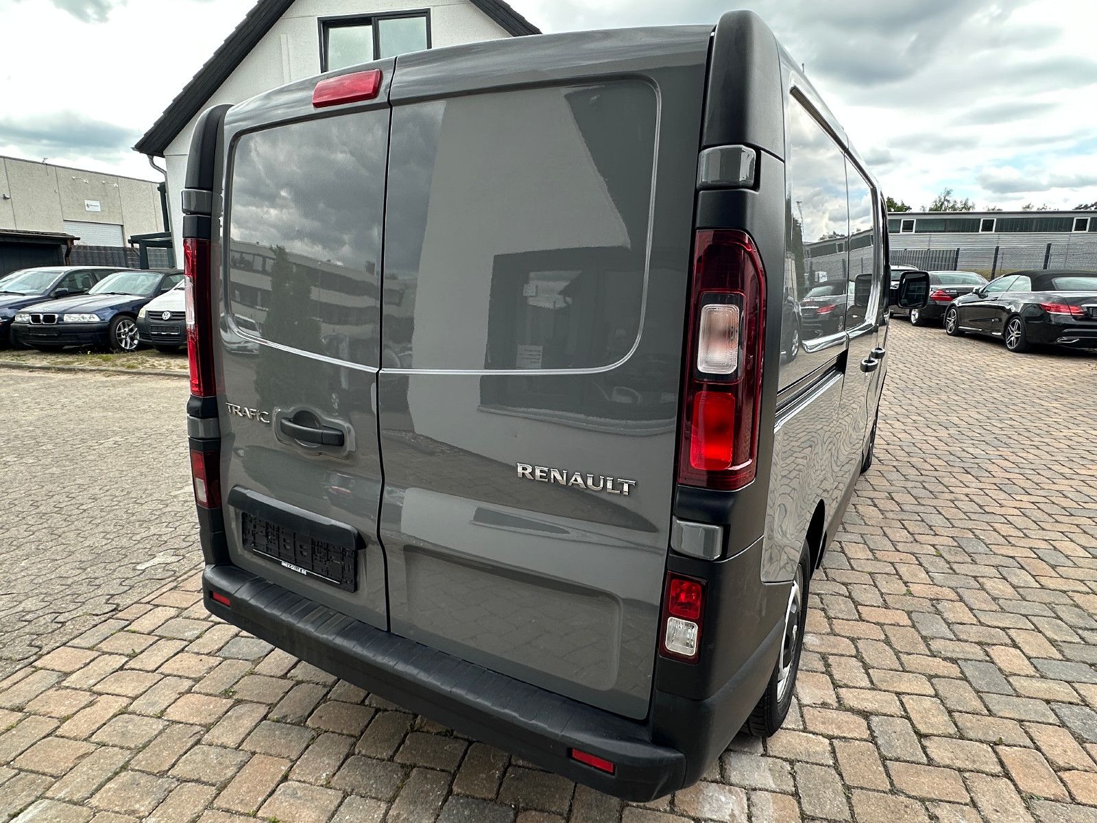 Fahrzeugabbildung Renault Trafic Kasten L1H1 2,7t 95 PS HU neu