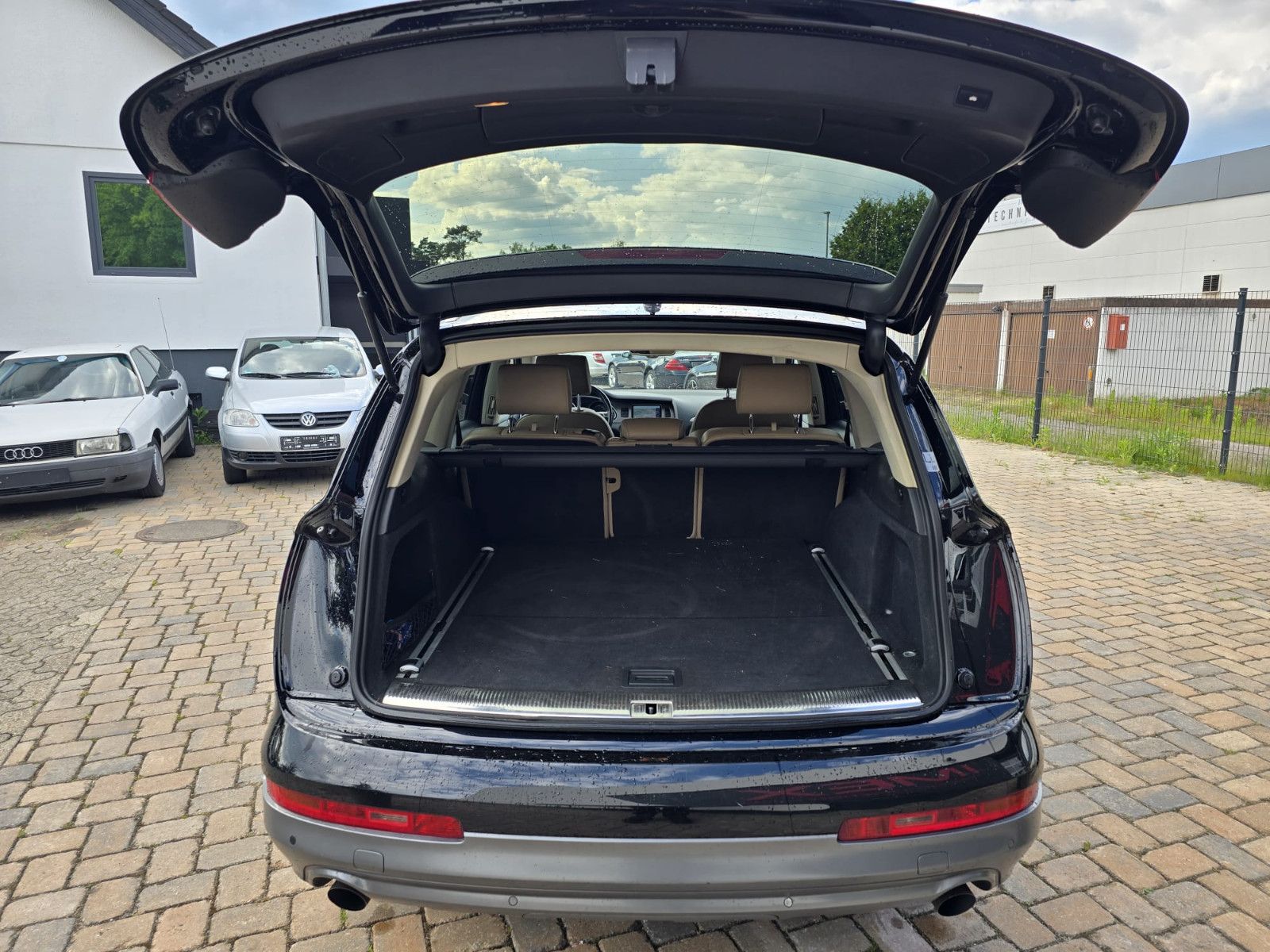 Fahrzeugabbildung Audi Q7 3.0 TDI quattro HU neu AHK Leder navi SH