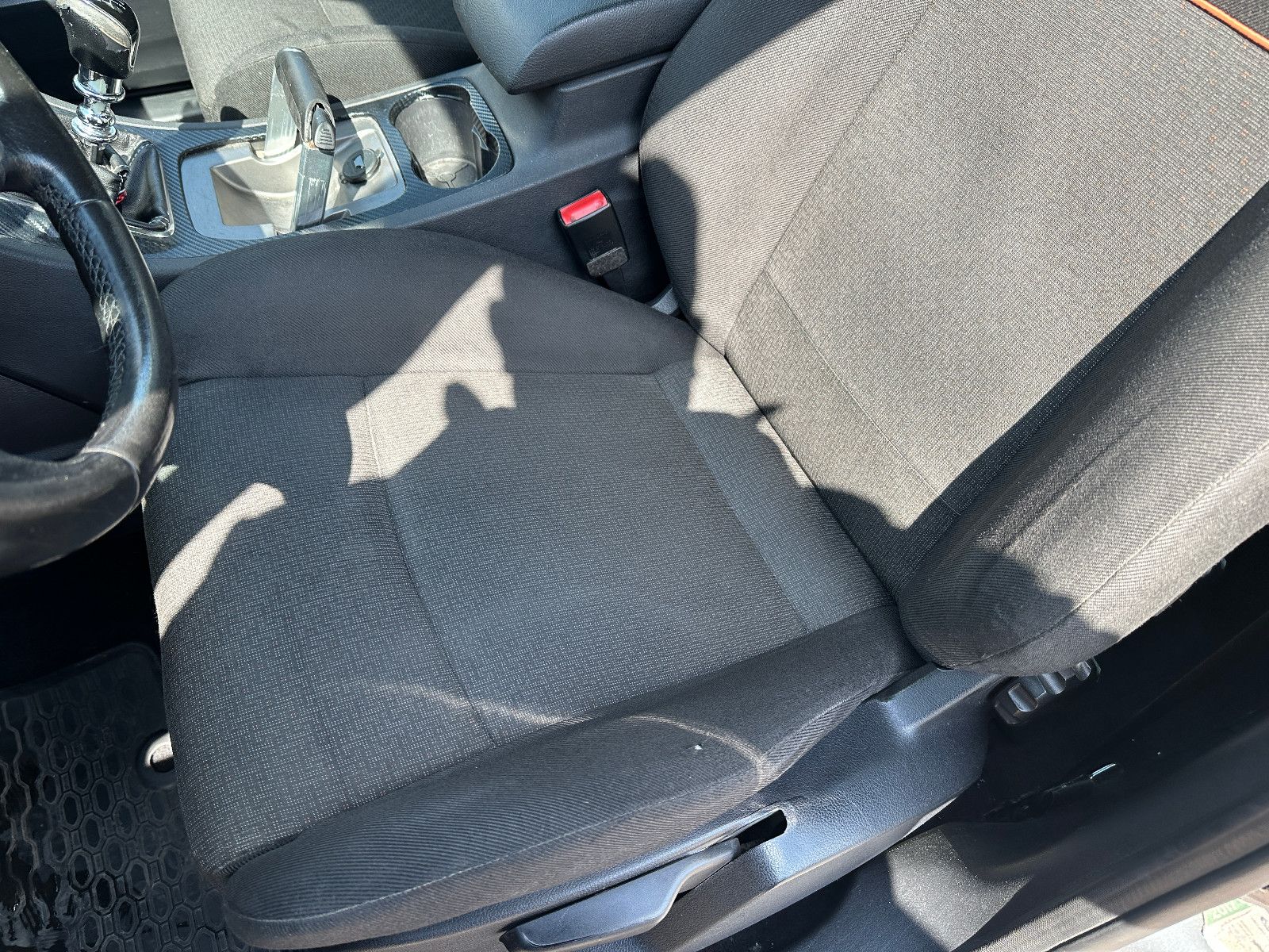 Fahrzeugabbildung Ford S-Max S-MAX Trend 2.0 131 PS Tüv 10/26 Navi