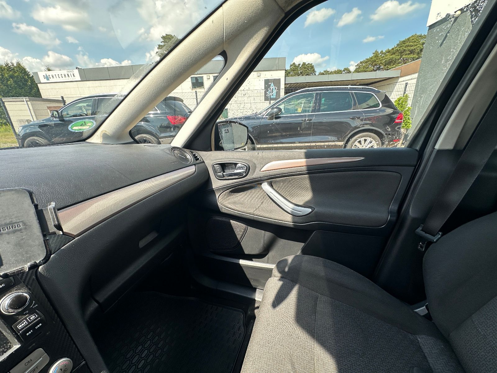 Fahrzeugabbildung Ford S-Max S-MAX Trend 2.0 131 PS Tüv 10/26 Navi