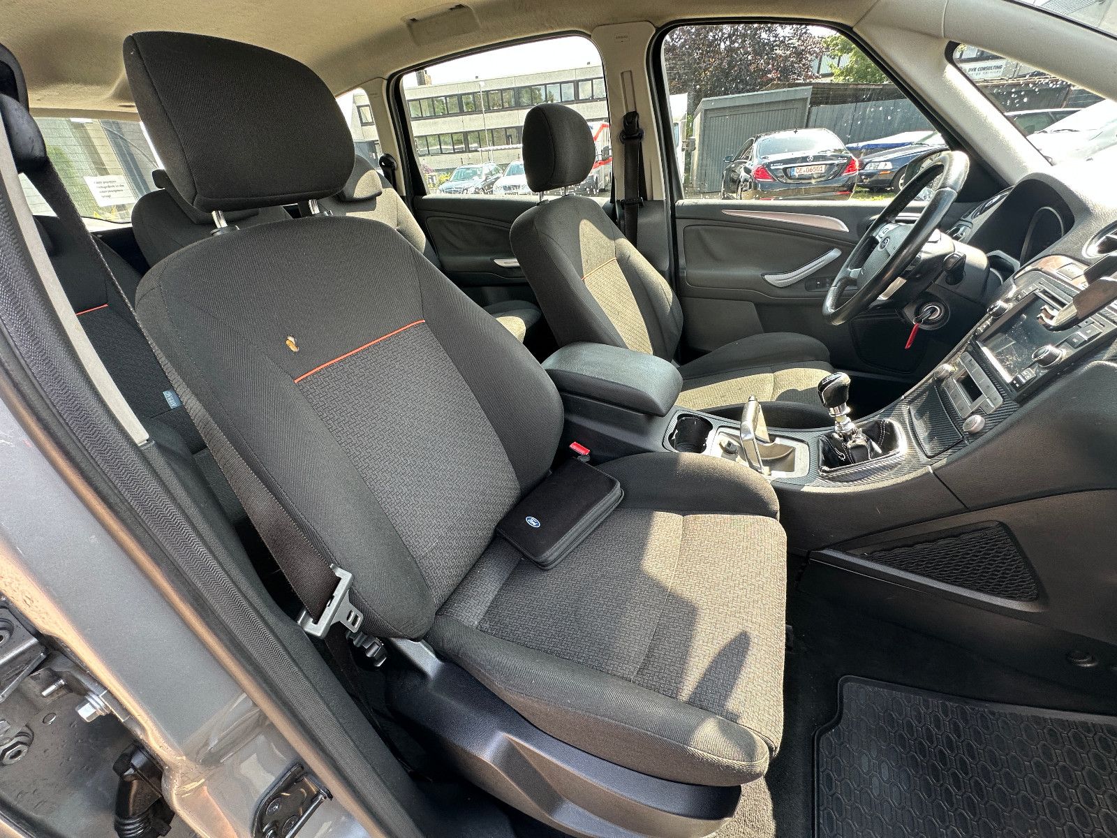 Fahrzeugabbildung Ford S-Max S-MAX Trend 2.0 131 PS Tüv 10/26 Navi