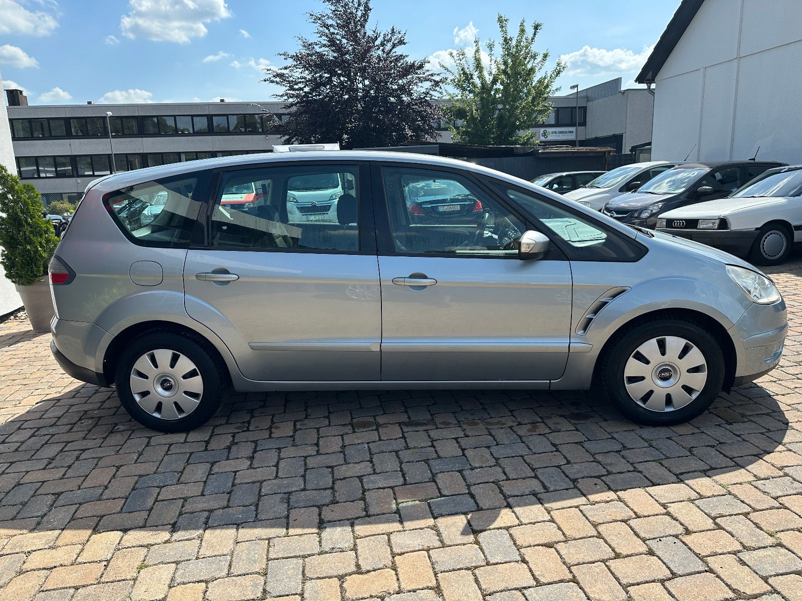 Fahrzeugabbildung Ford S-Max S-MAX Trend 2.0 131 PS Tüv 10/26 Navi