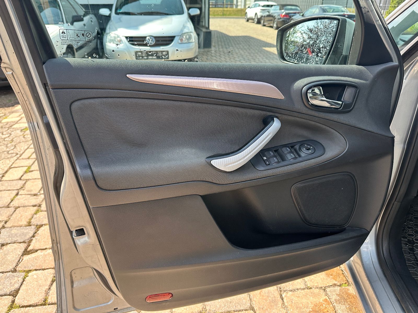 Fahrzeugabbildung Ford S-Max S-MAX Trend 2.0 131 PS Tüv 10/26 Navi