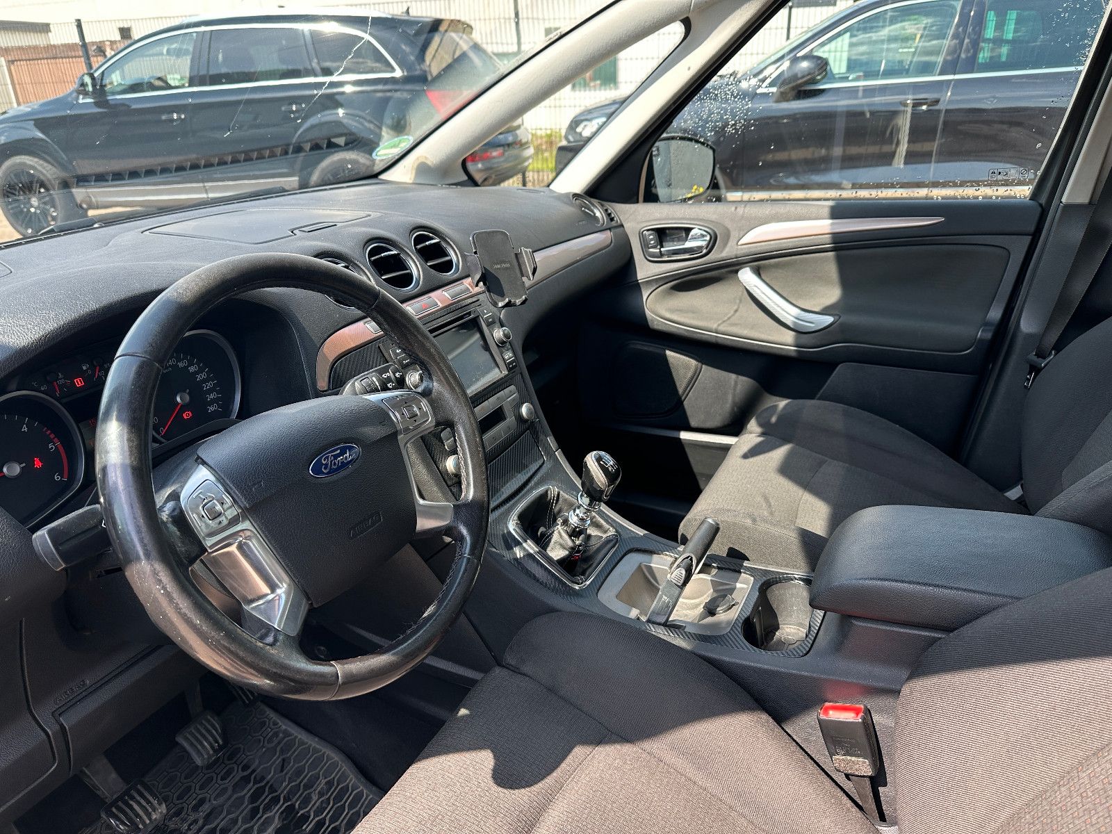 Fahrzeugabbildung Ford S-Max S-MAX Trend 2.0 131 PS Tüv 10/26 Navi