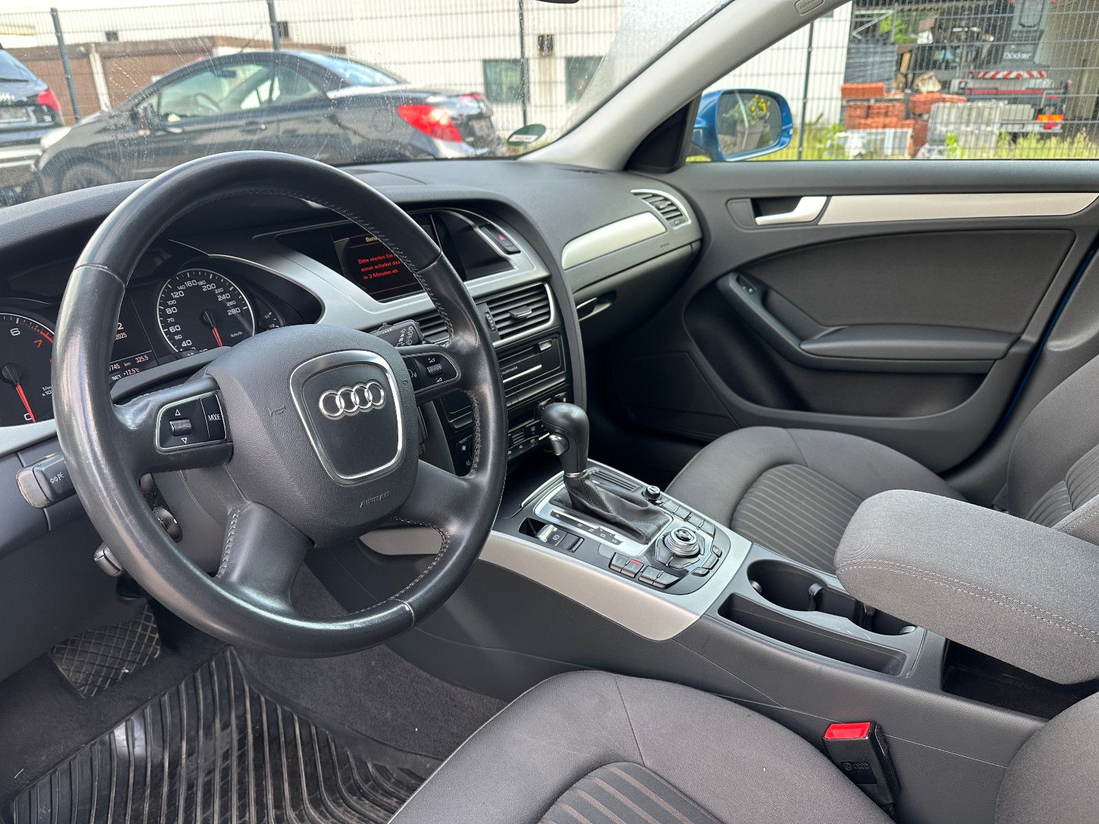 Fahrzeugabbildung Audi A4 Avant Ambiente 1.8 160 PS  Autom. STH