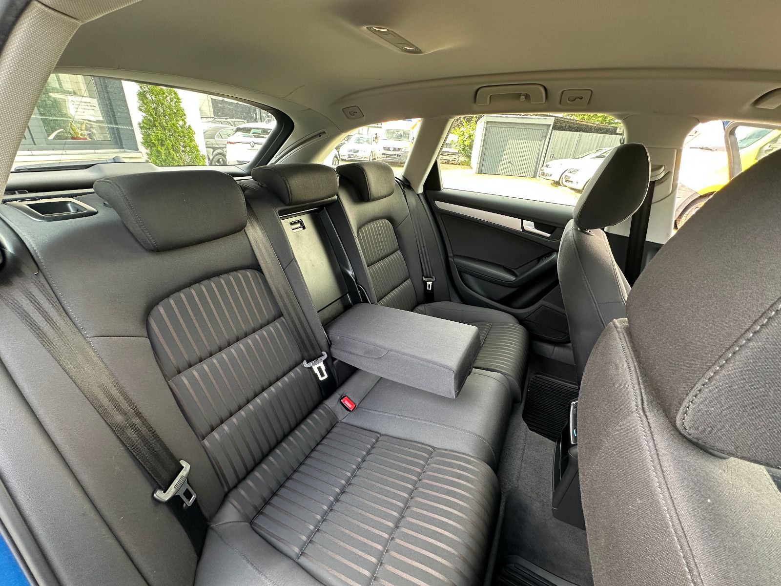 Fahrzeugabbildung Audi A4 Avant Ambiente 1.8 160 PS  Autom. STH