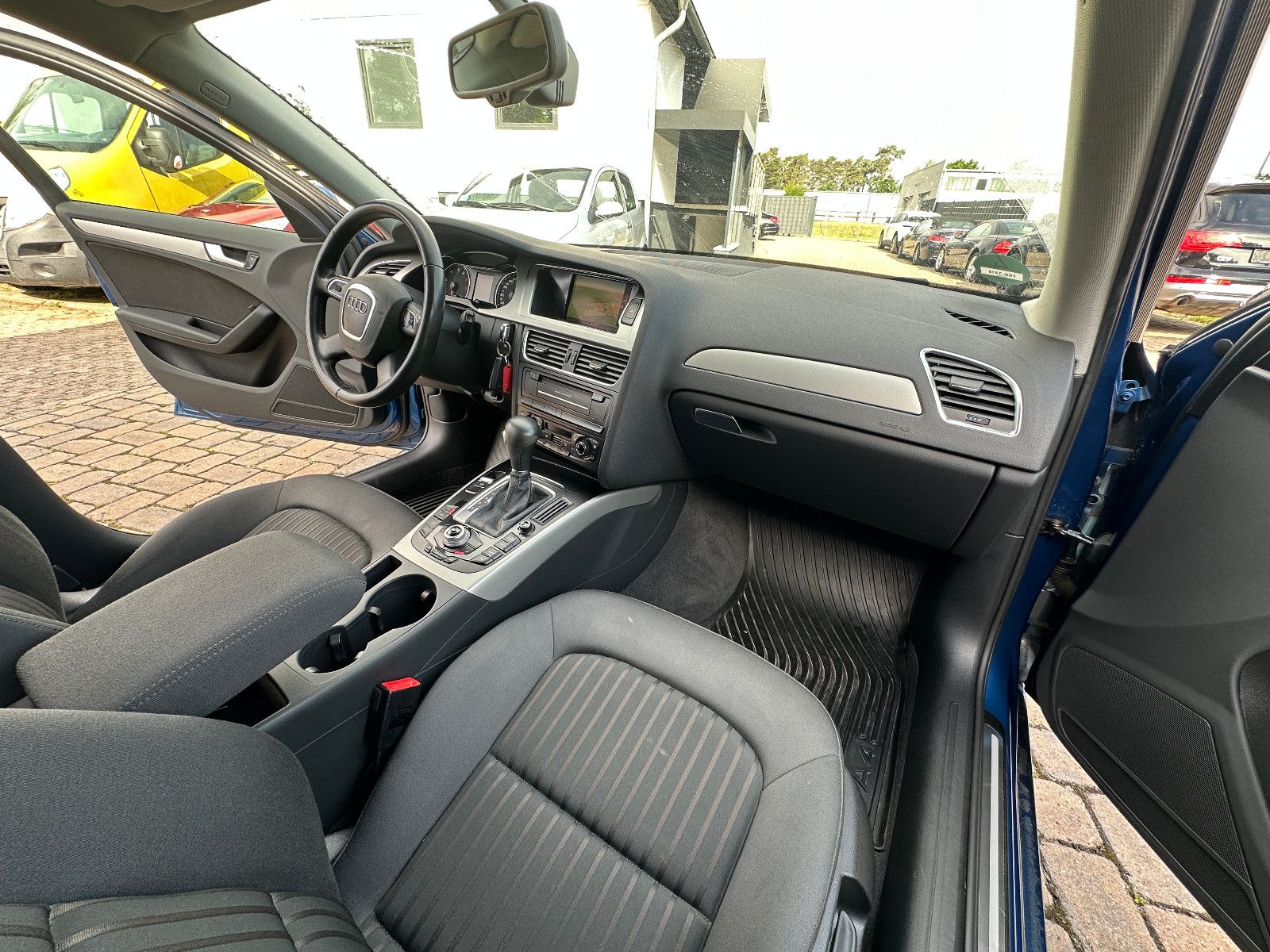 Fahrzeugabbildung Audi A4 Avant Ambiente 1.8 160 PS  Autom. STH