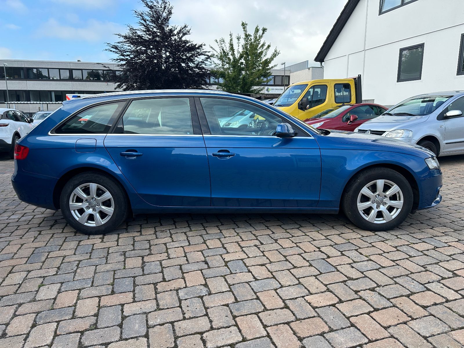 Fahrzeugabbildung Audi A4 Avant Ambiente 1.8 160 PS  Autom. STH
