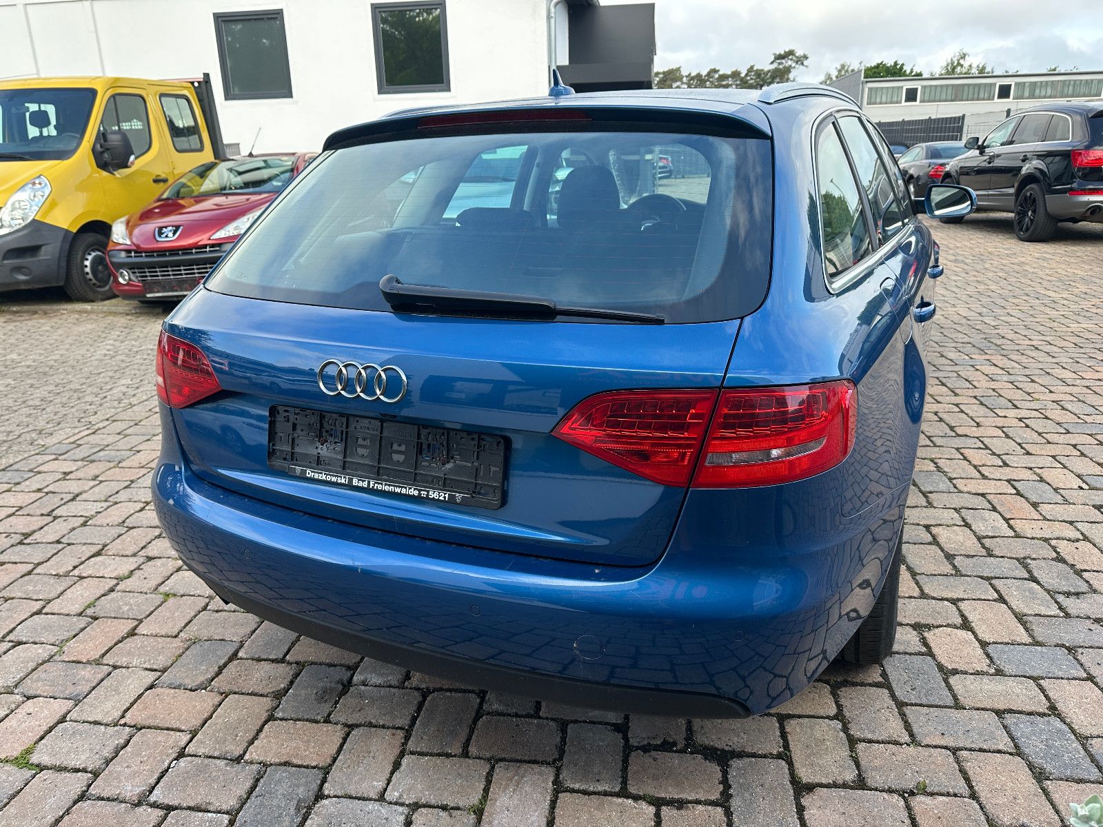 Fahrzeugabbildung Audi A4 Avant Ambiente 1.8 160 PS  Autom. STH