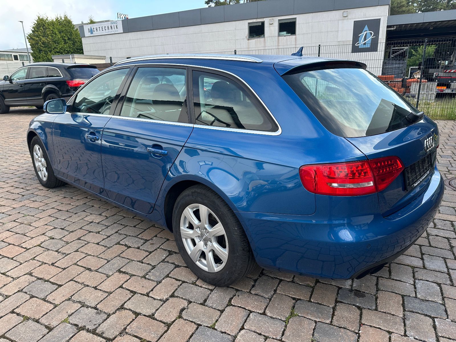 Fahrzeugabbildung Audi A4 Avant Ambiente 1.8 160 PS  Autom. STH
