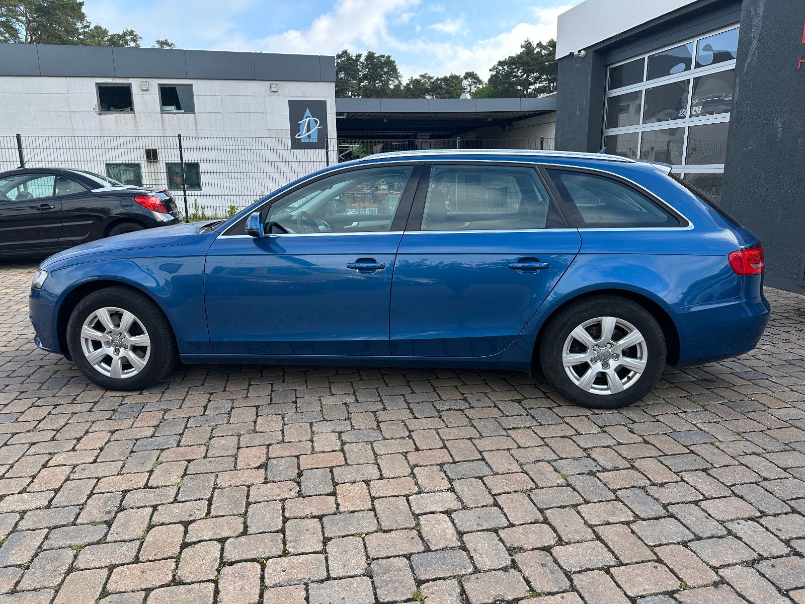 Fahrzeugabbildung Audi A4 Avant Ambiente 1.8 160 PS  Autom. STH