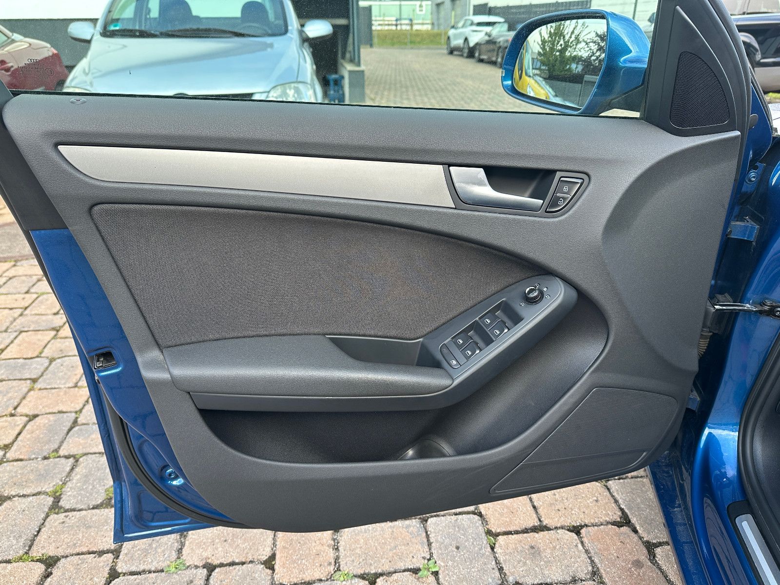 Fahrzeugabbildung Audi A4 Avant Ambiente 1.8 160 PS  Autom. STH