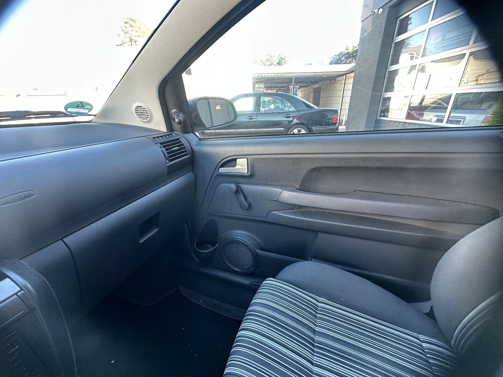 Fahrzeugabbildung Volkswagen Fox Basis 1.2 40 KW Tüv neu sehr sauber