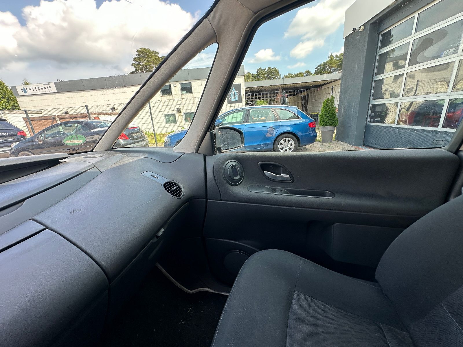 Fahrzeugabbildung Renault Espace IV Expression 2.0 170 PS Navi Autom. SH