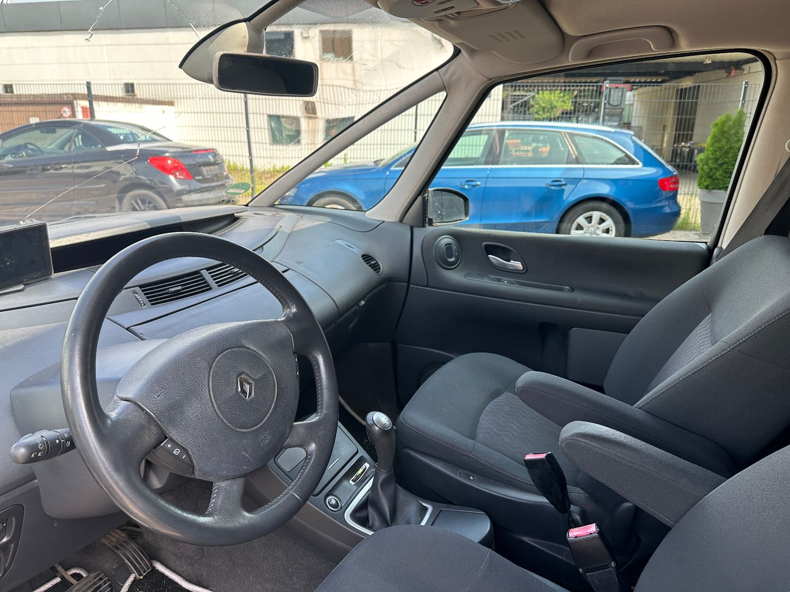 Fahrzeugabbildung Renault Espace IV Expression 2.0 170 PS Navi Autom. SH
