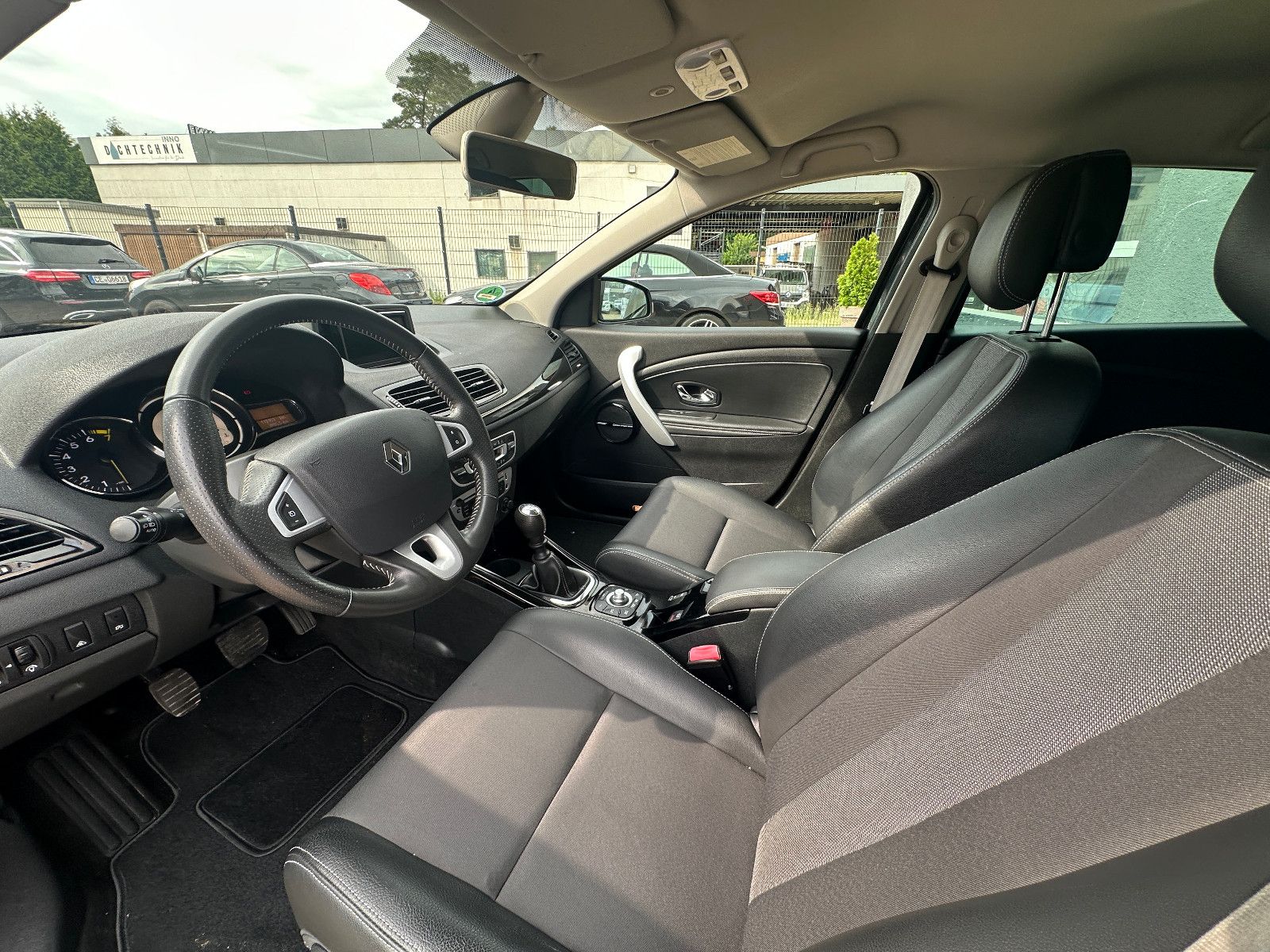Fahrzeugabbildung Renault Megane III Lim. 5-trg. BOSE Edition HU neu Navi