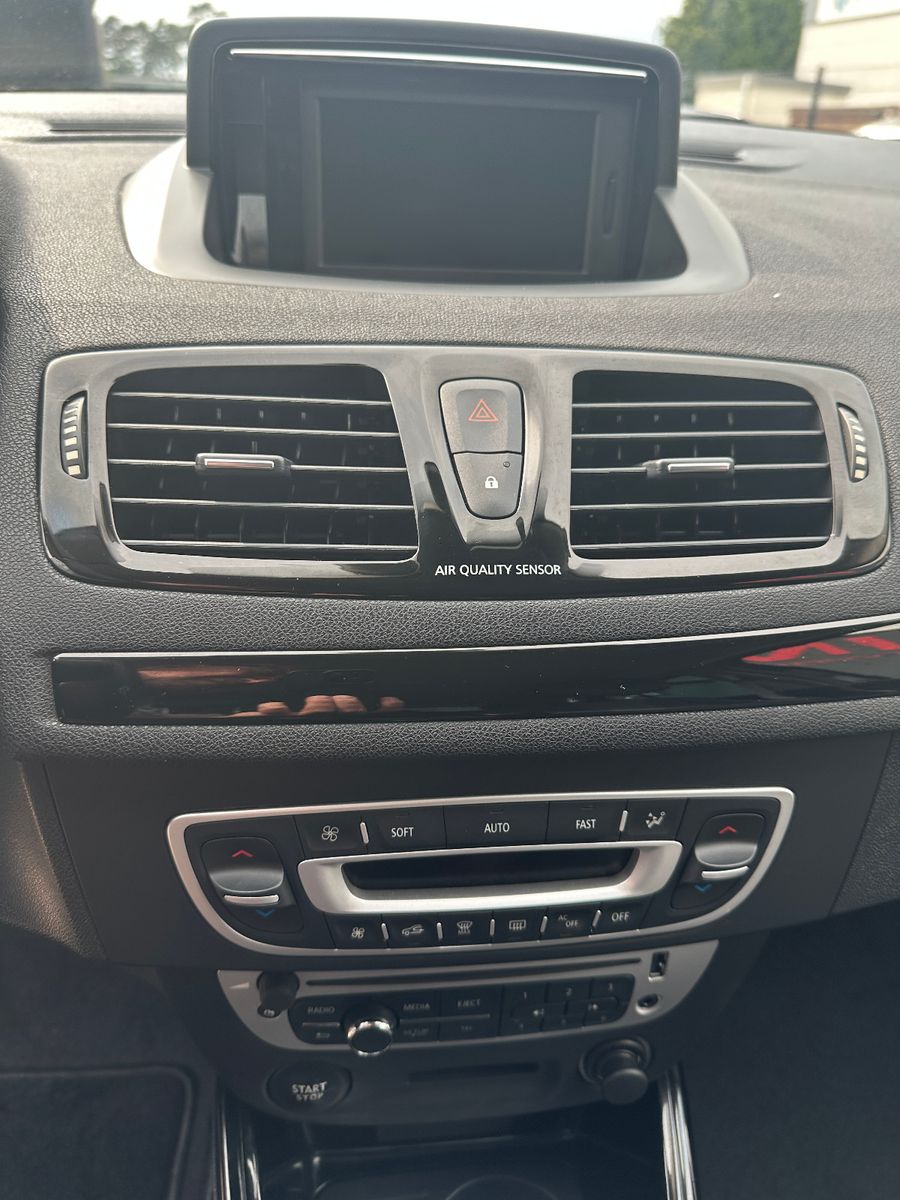 Fahrzeugabbildung Renault Megane III Lim. 5-trg. BOSE Edition HU neu Navi
