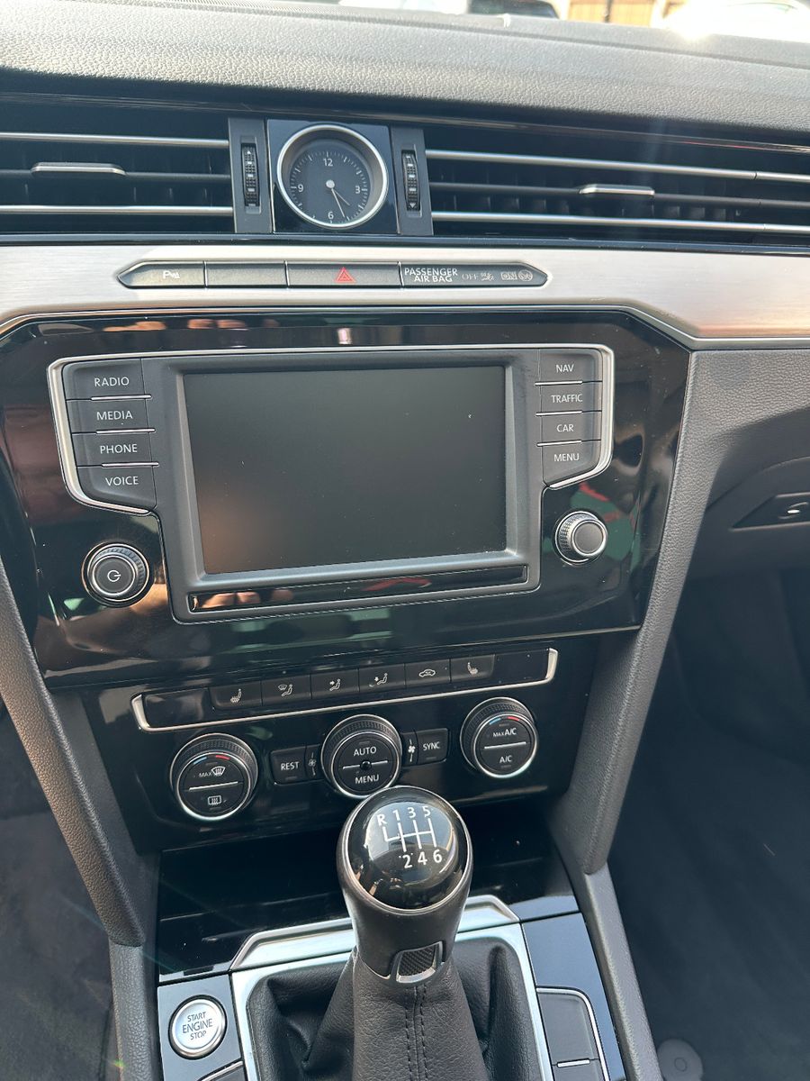 Fahrzeugabbildung Volkswagen Passat Highline 2.0 150 PS Leder Pano AHK LED