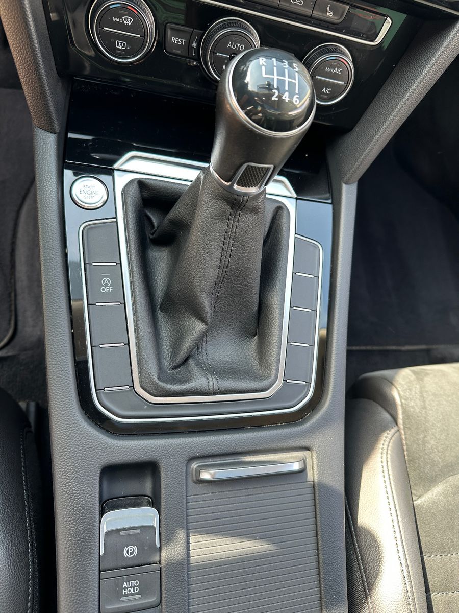 Fahrzeugabbildung Volkswagen Passat Highline 2.0 150 PS Leder Pano AHK LED