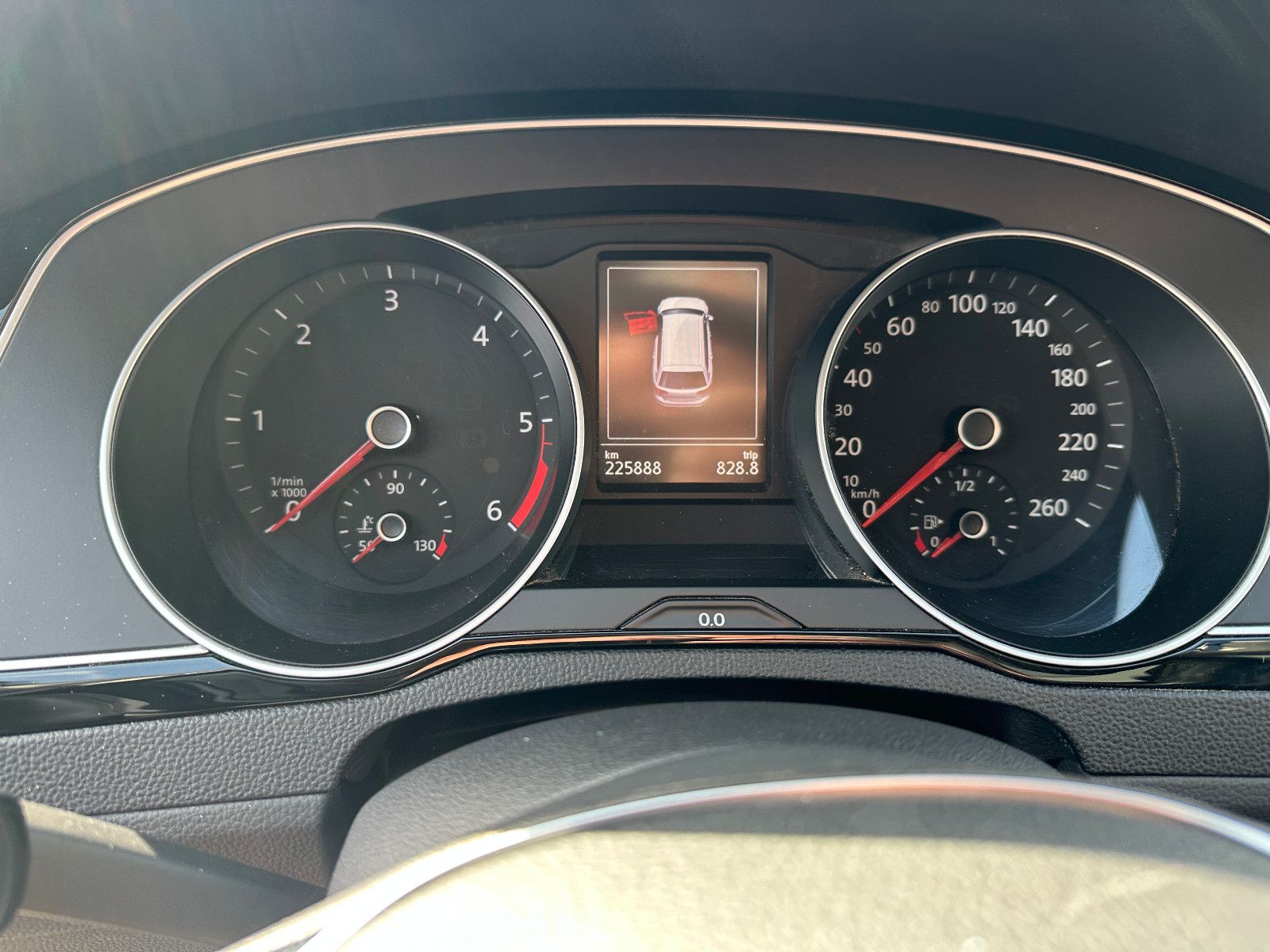 Fahrzeugabbildung Volkswagen Passat Highline 2.0 150 PS Leder Pano AHK LED