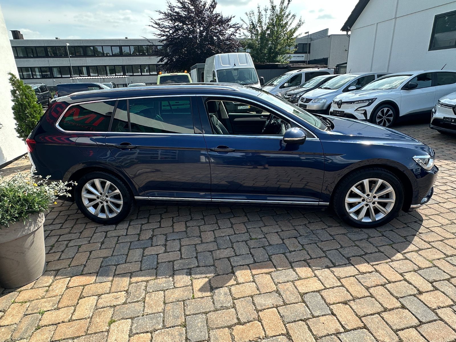 Fahrzeugabbildung Volkswagen Passat Highline 2.0 150 PS Leder Pano AHK LED