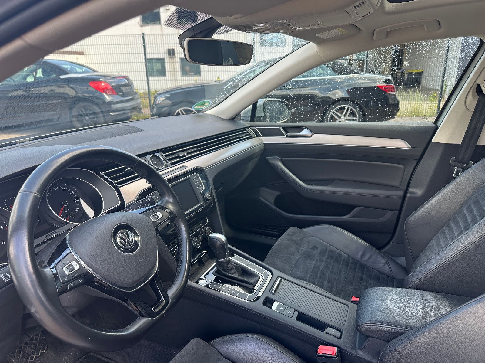 Fahrzeugabbildung Volkswagen Passat Highline 4Motion 239  PS Pano