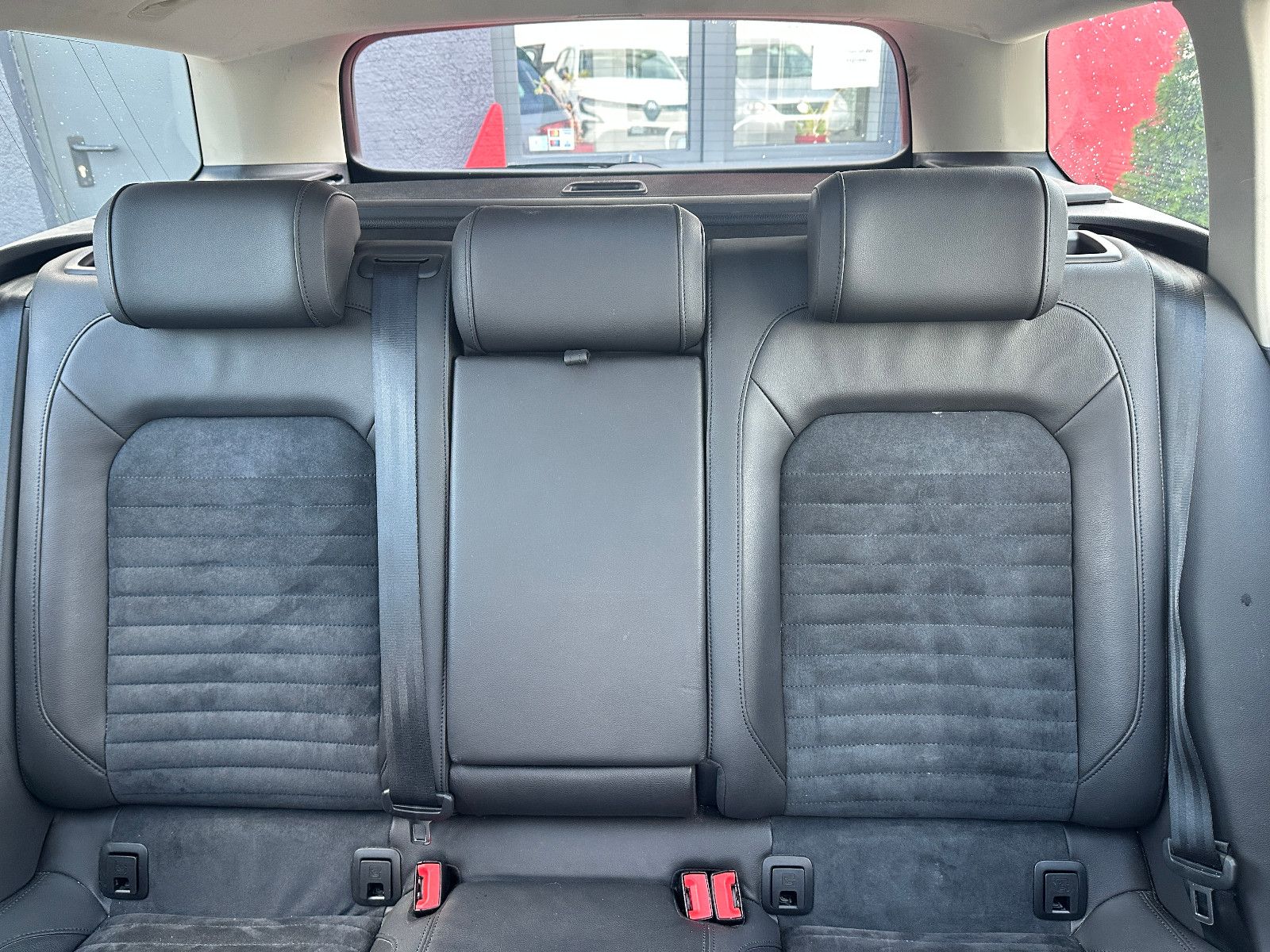 Fahrzeugabbildung Volkswagen Passat Highline 4Motion 239  PS Pano