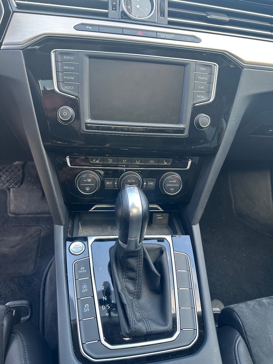 Fahrzeugabbildung Volkswagen Passat Highline 4Motion 239  PS Pano