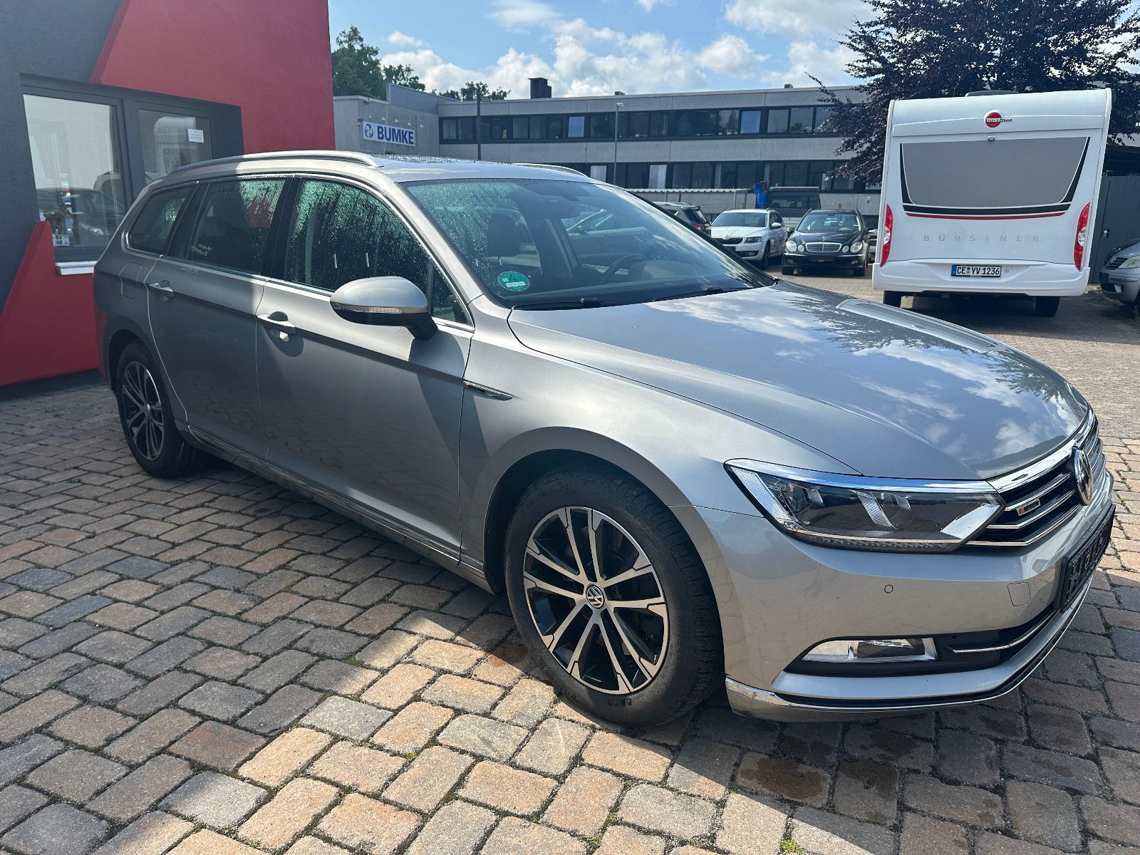 Fahrzeugabbildung Volkswagen Passat Highline 4Motion 239  PS Pano